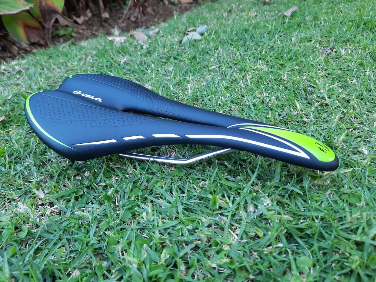 Velo Green/Black Saddle Bike Hub