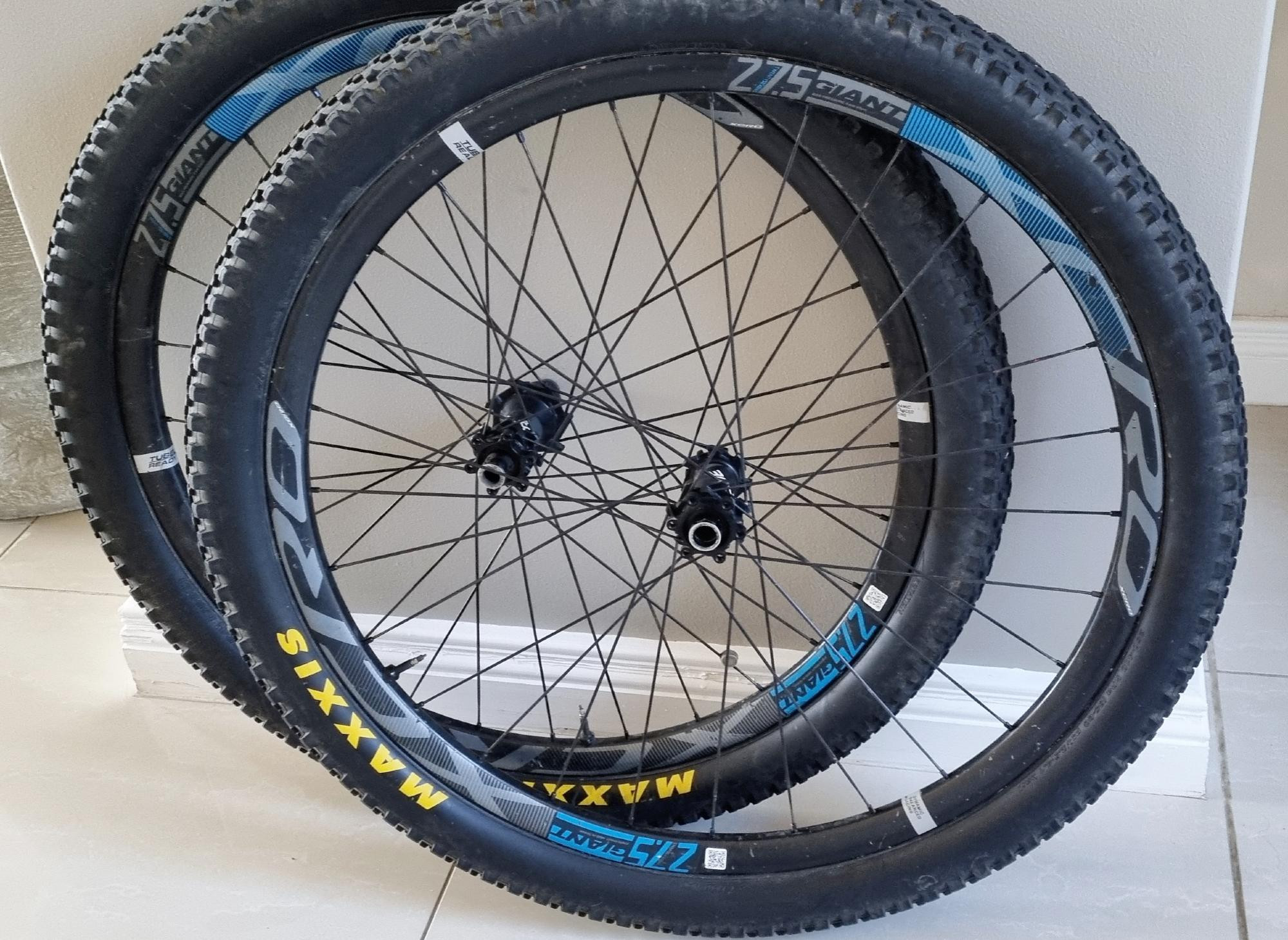 REDUCED_Giant P-XCR Carbon Boost Mountain Bike Wheels