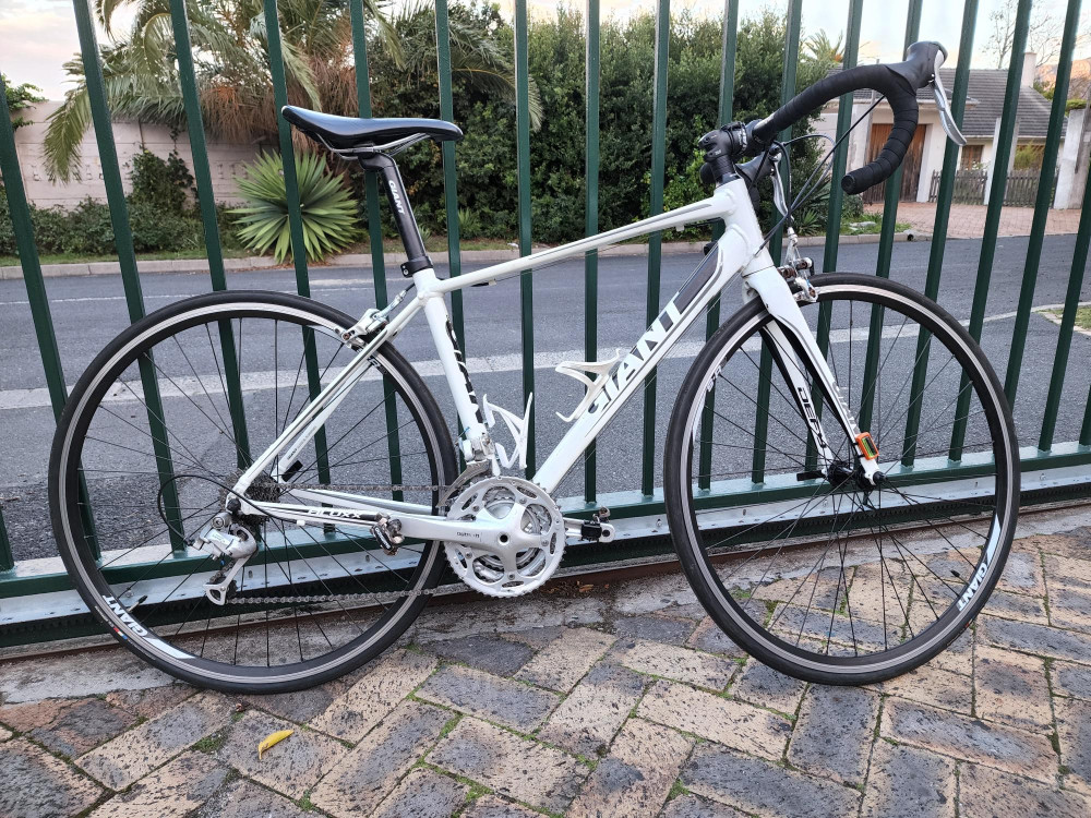 Giant Defy Road Bike | Bike Hub