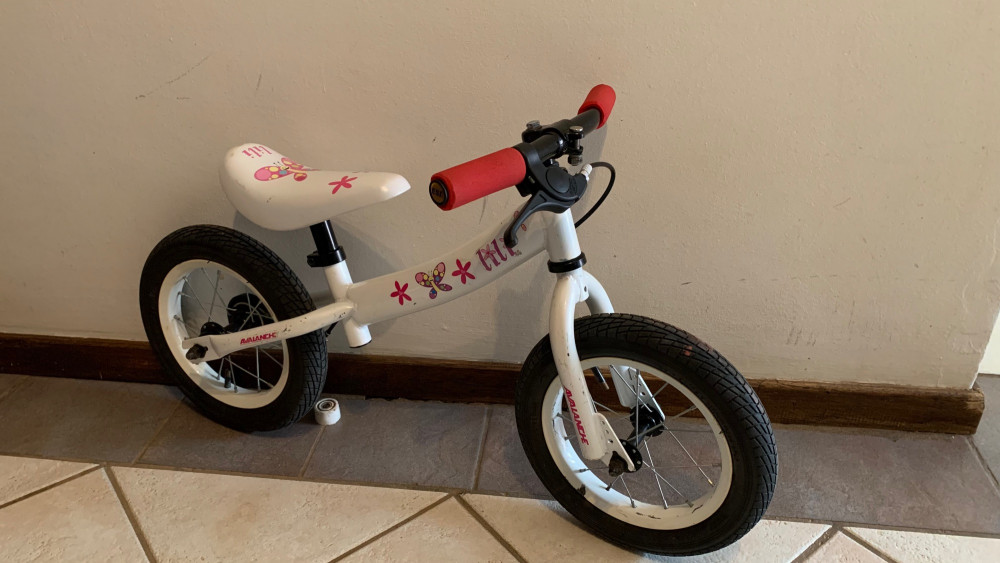 White Avalanche Lily Balance Bike 