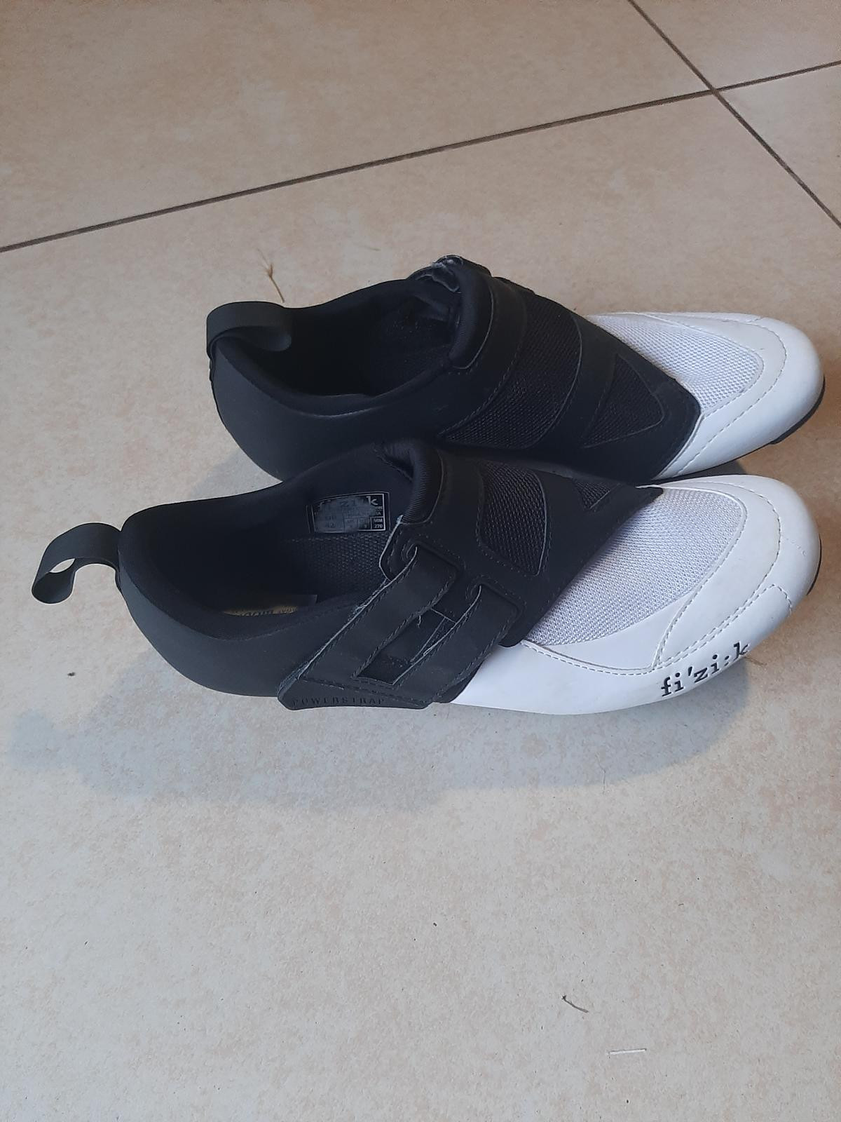 Cycling Shoes with cleats and pedals ( as new ) Bike Hub