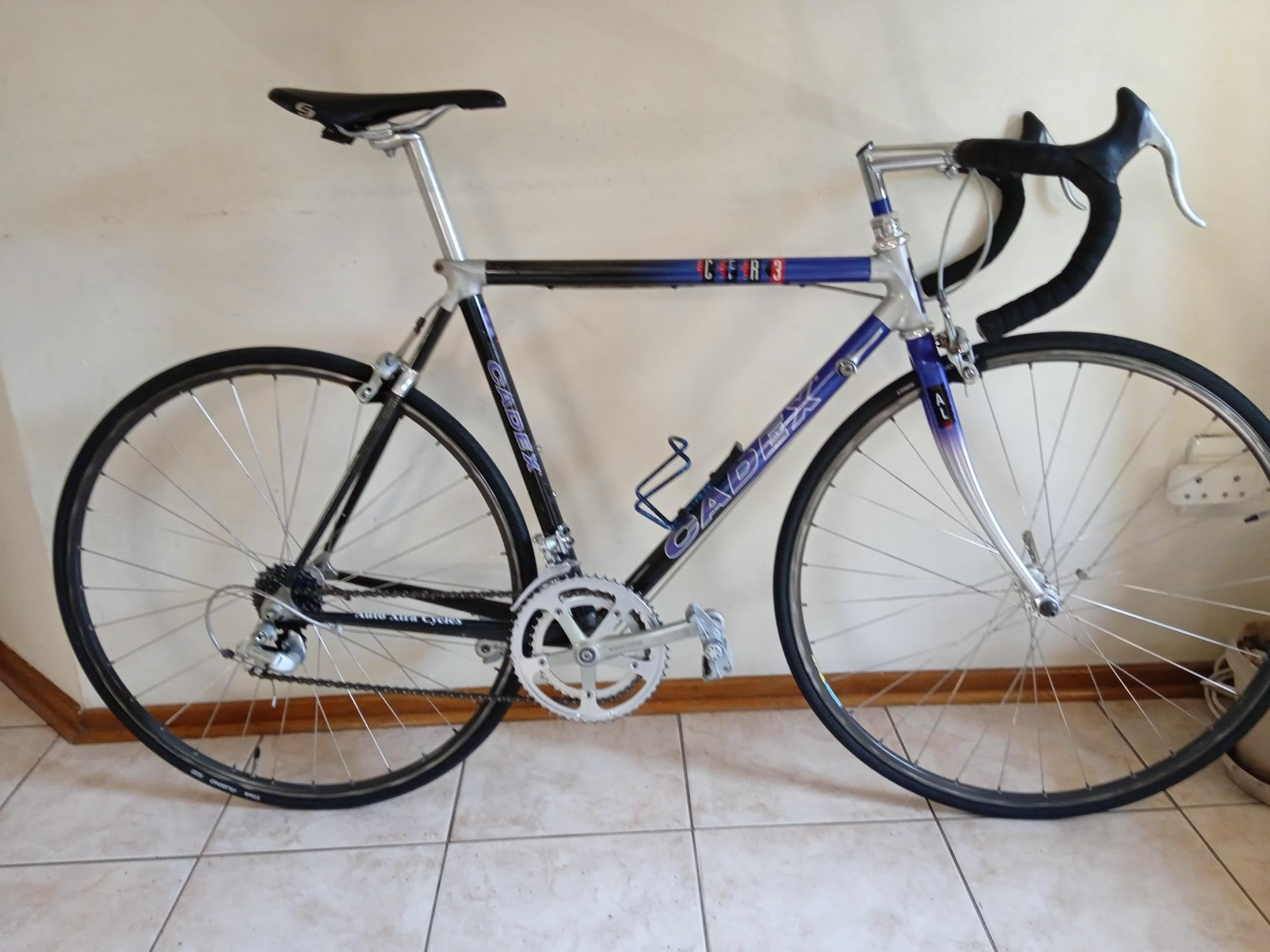 Classic Carbon Fibre Giant Cadex Road Bikes Bike Hub