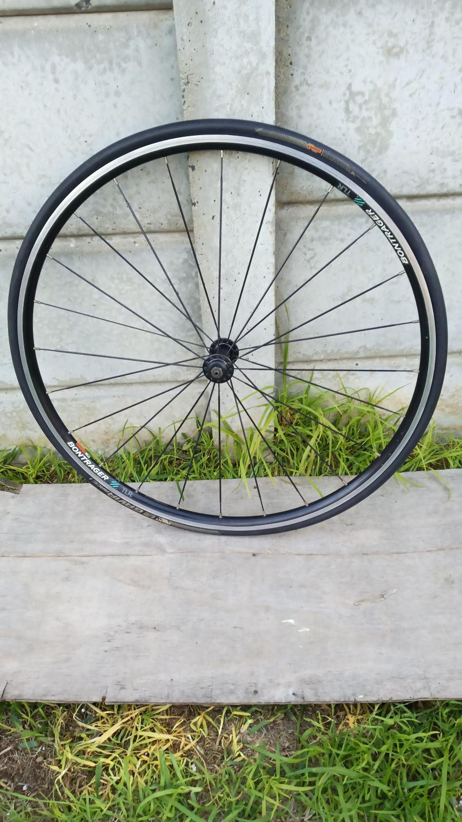 Bontrager TLR rim front +tyre | Bike Hub