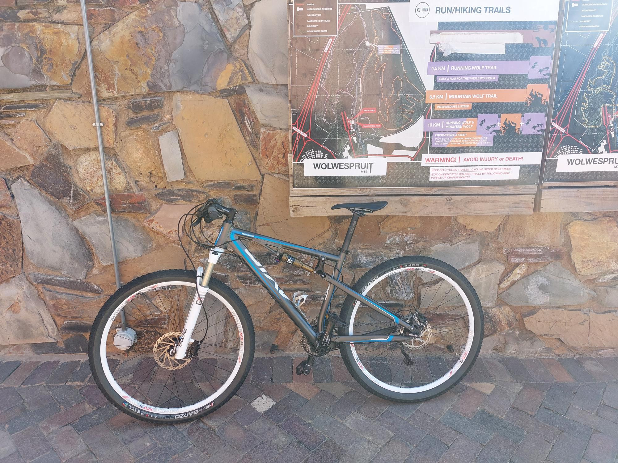 Axis A20 FS Dual Suspension Mountain Bikes Bike Hub