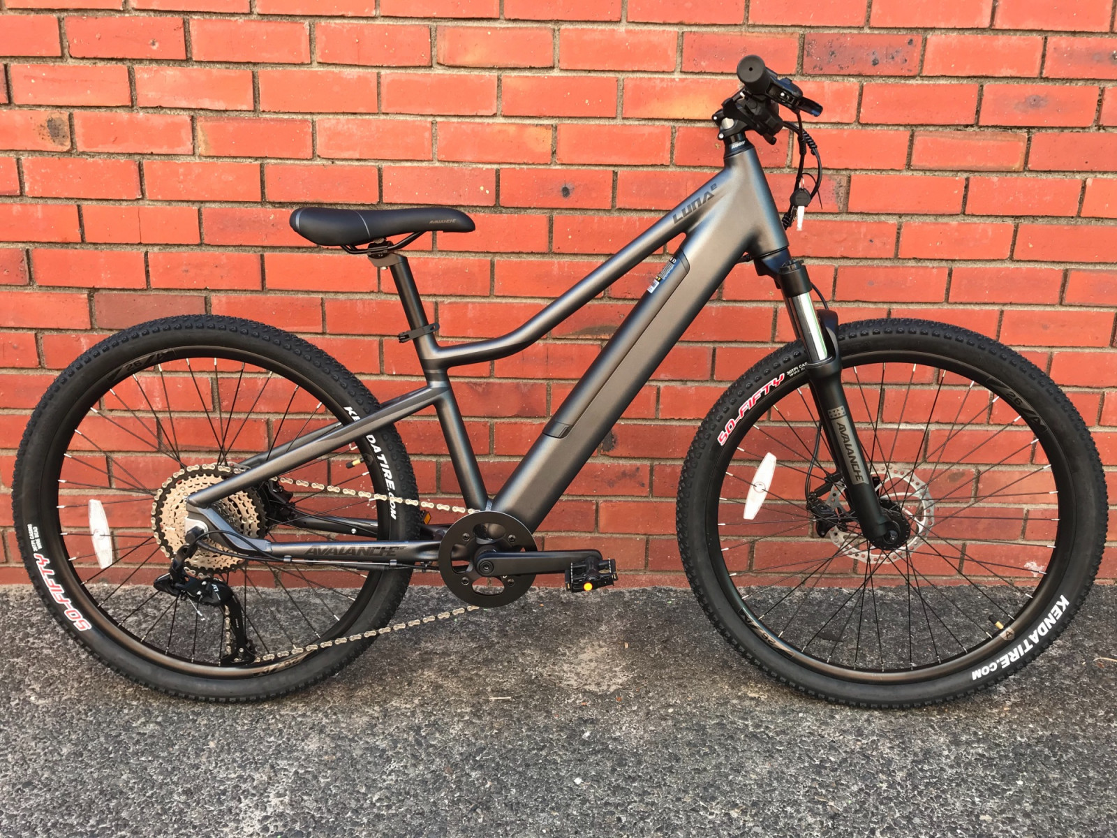 Avalanche 2023 LunaE Electric Bike Bike Hub