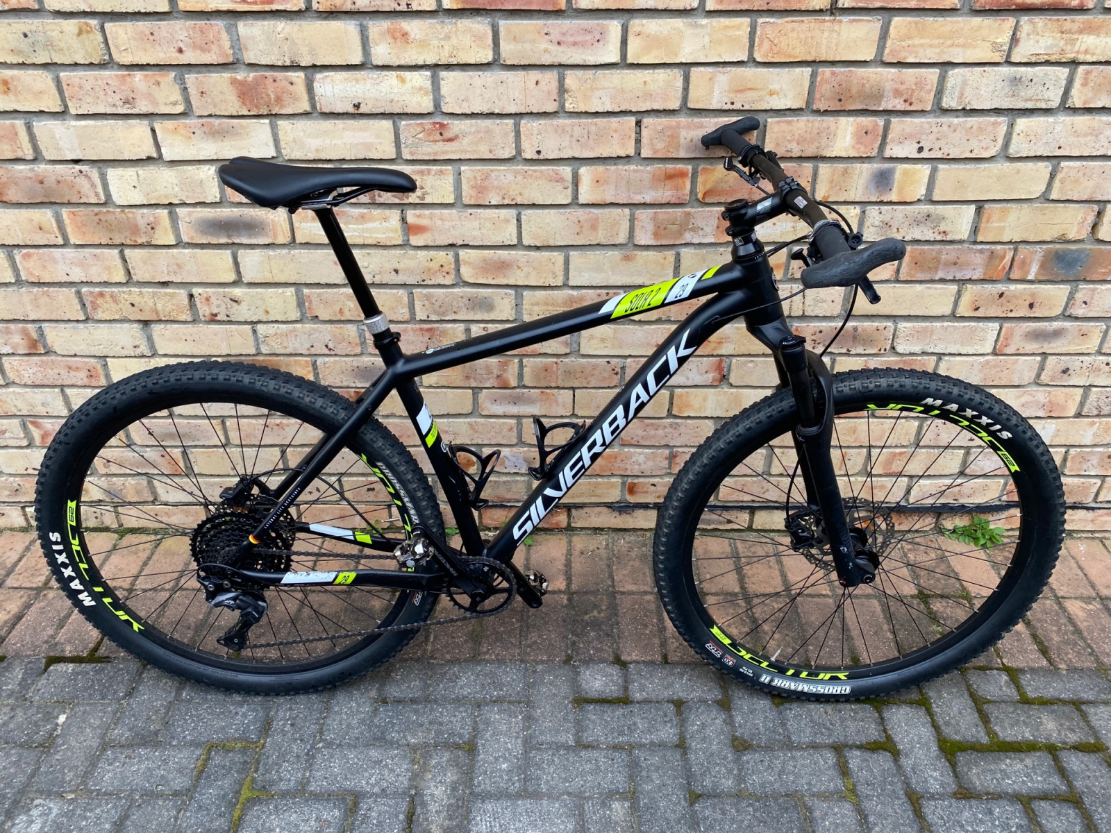 silverback sola 2 price