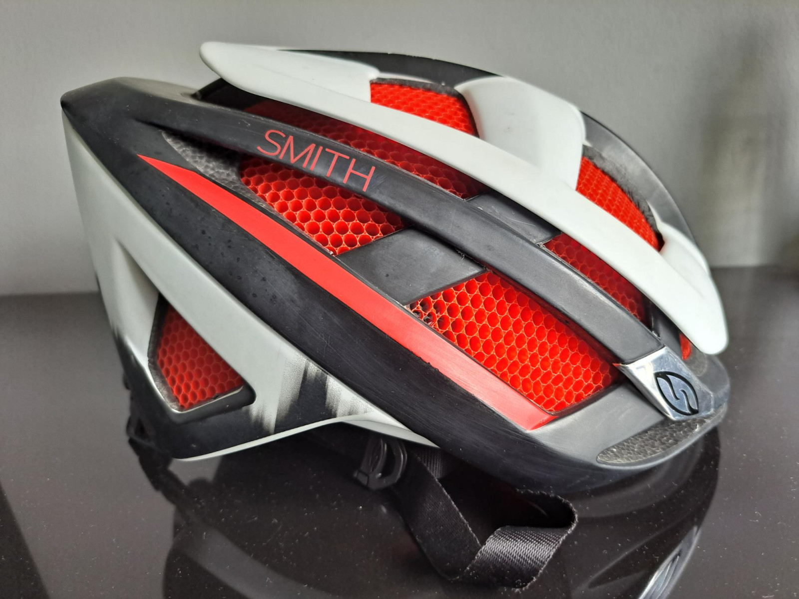 Smith Overtake Aero Helmet Bike Hub