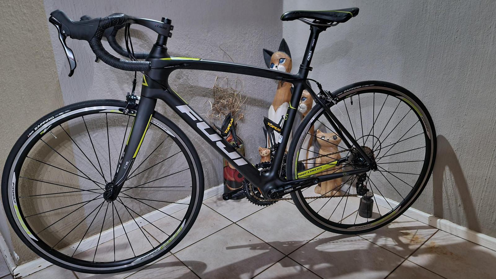 Road bike Fuji Gran Fondo Classico 11 spd Road Bikes Bike Hub