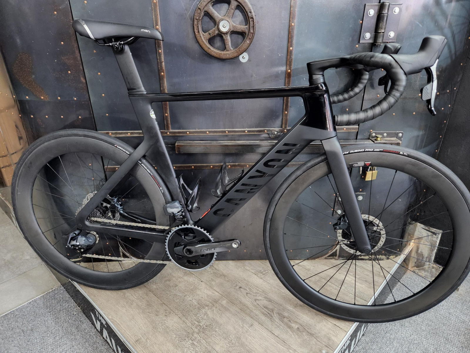 Canyon AEROAD CF SLX | Road Bikes | Bike Hub