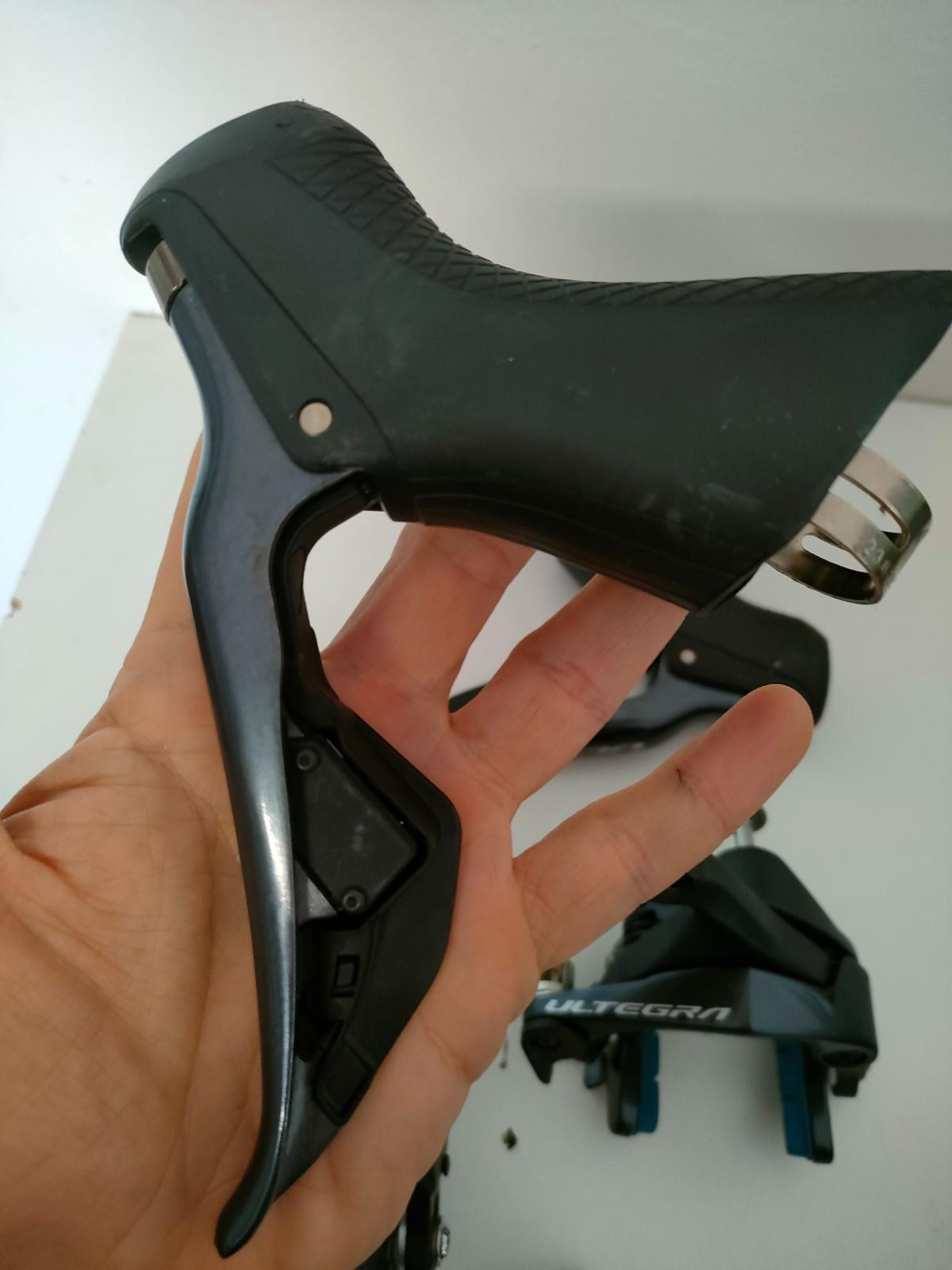 Ultegra Di2 R8050 Shifters a brake arches. Bike Hub