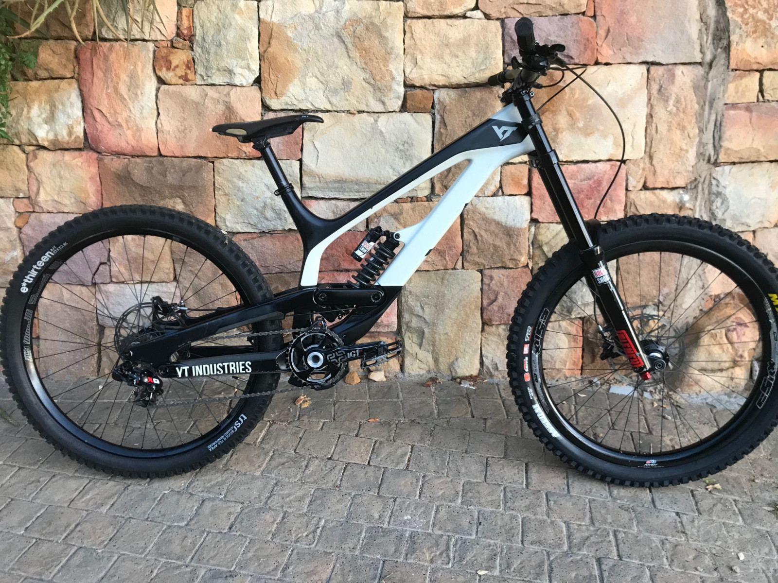 YT Tues Carbon | Downhill Bikes | Bike Hub