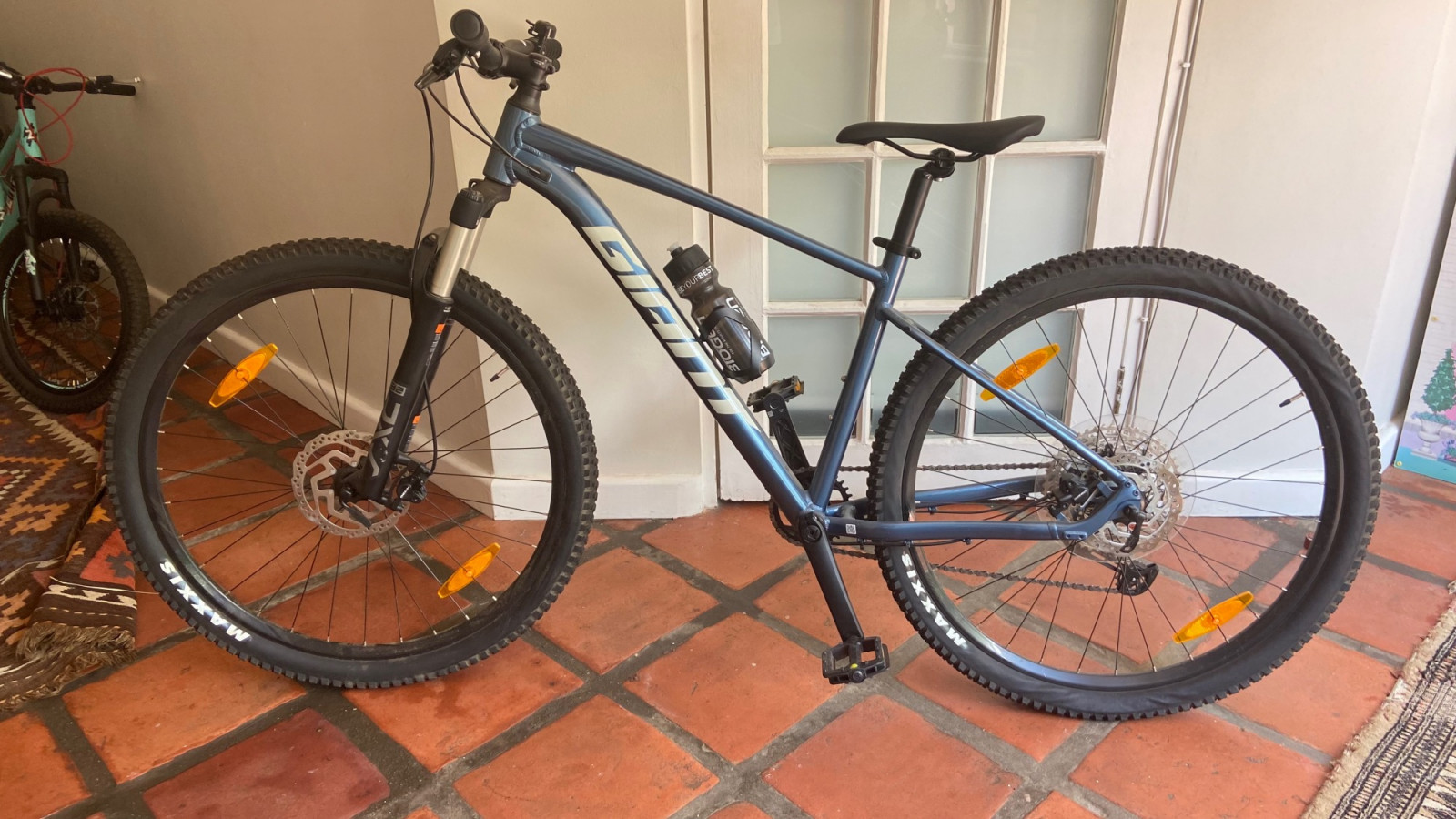 giant mountain bike 28 inch