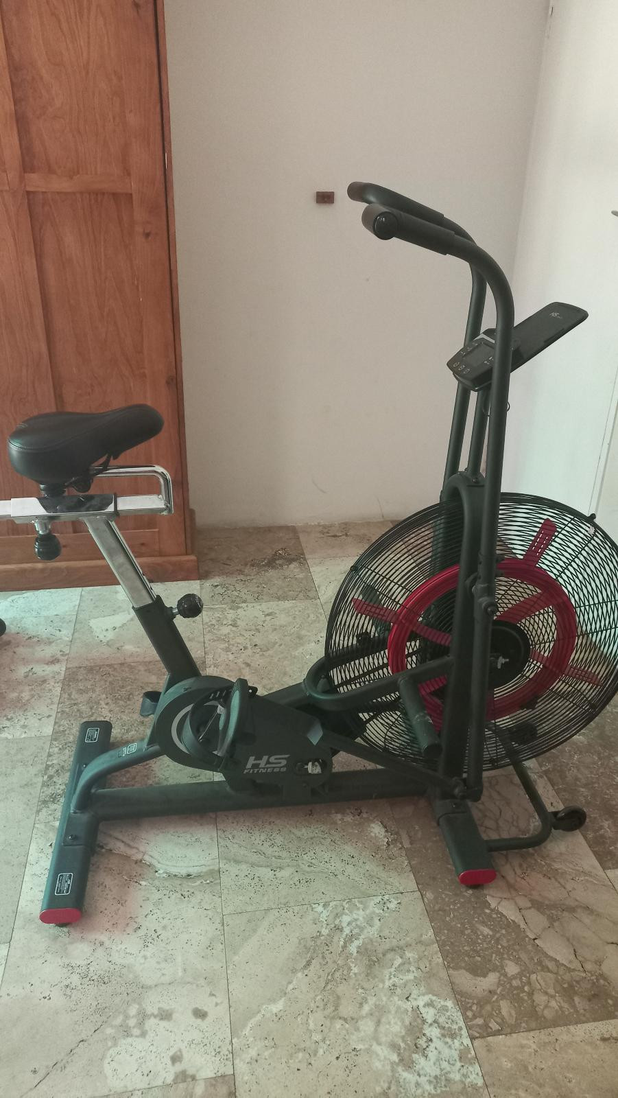 hs fitness air bike