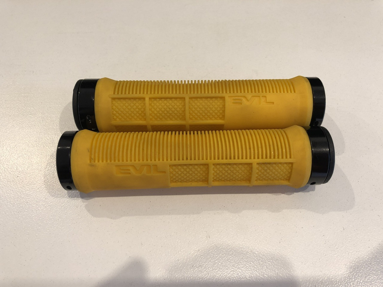 evil palmela handerson grips