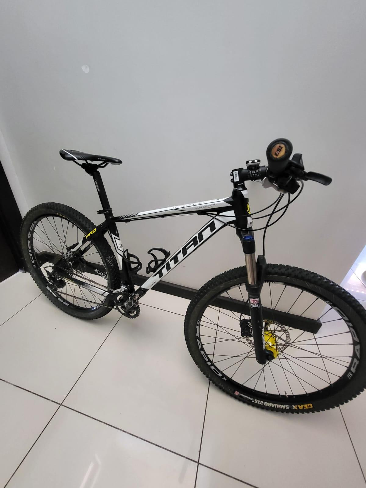 Titan Pro 650b Bike Hub