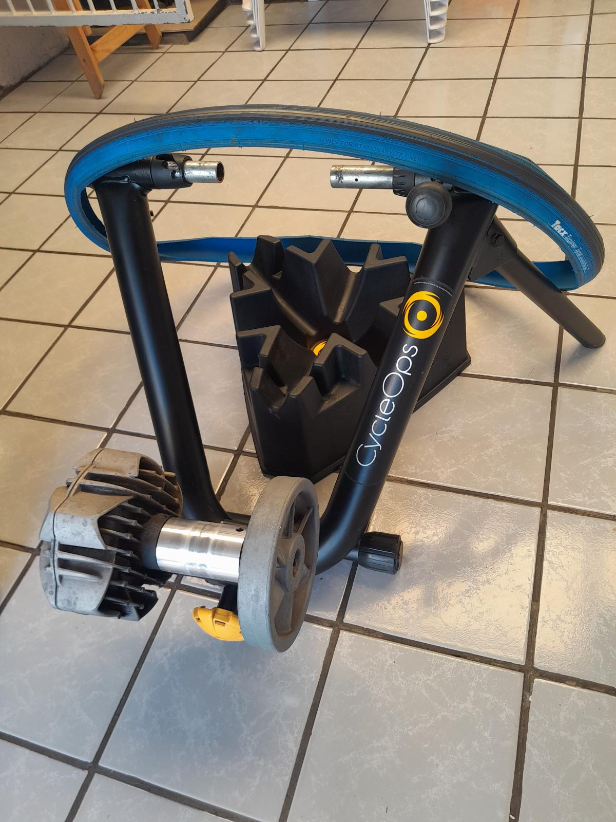 cycleops fluid 2 trainer with sensor