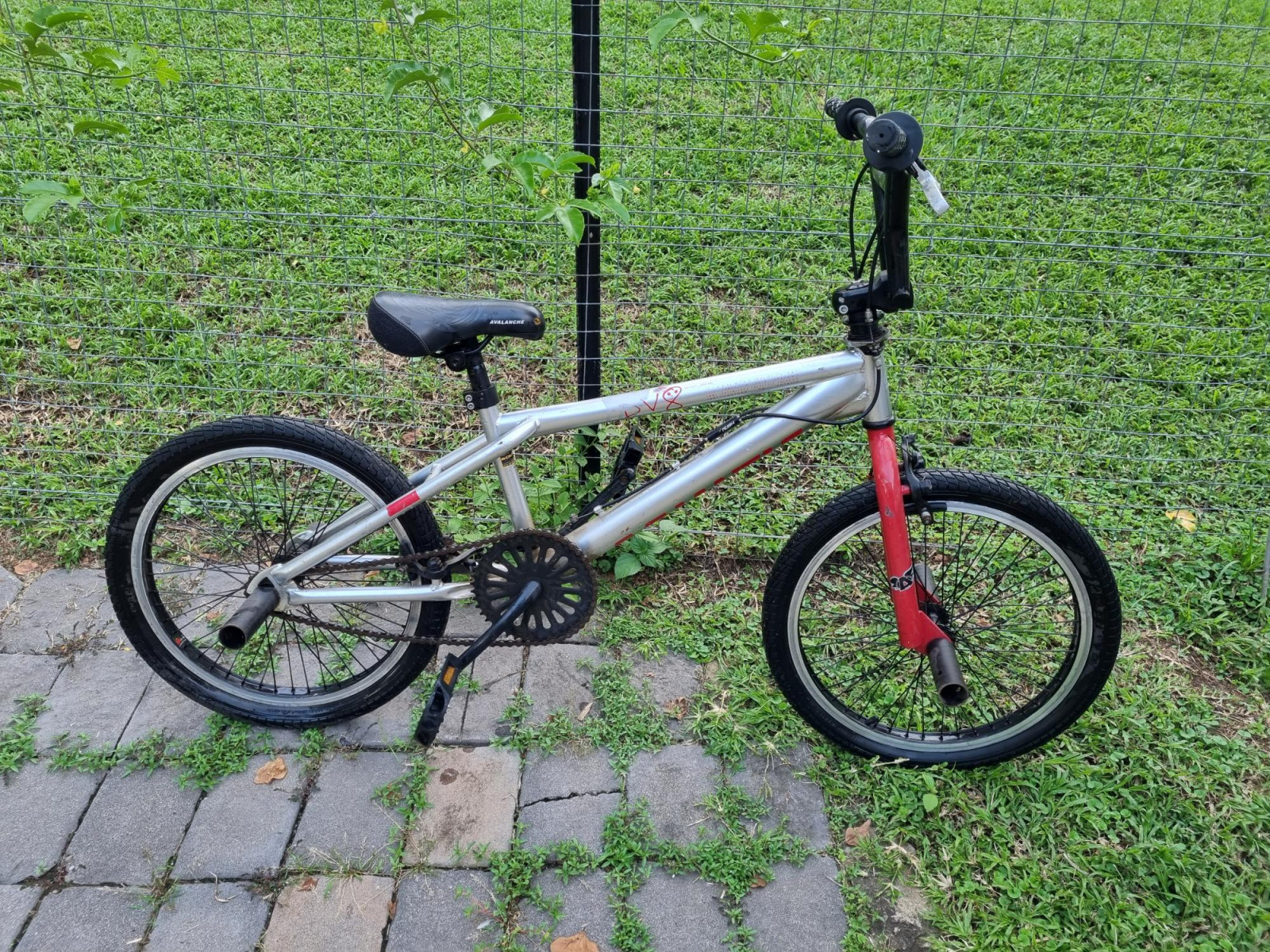 avalanche-bmx-bike-bmx-bikes-bike-hub