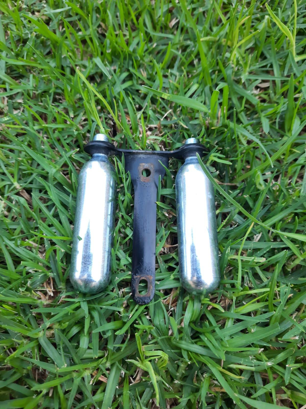 CO2 Cartridge holder WITH 2x Cartridges | Riding Tools & Spares | Bike Hub