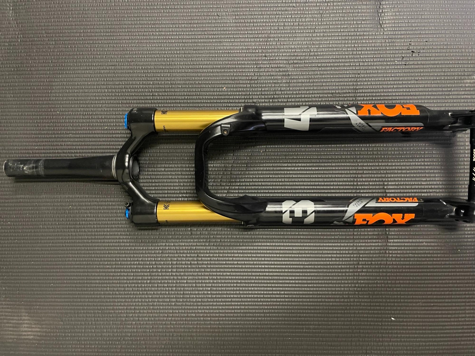 FOX 34 Step Cast FIT4 Fork Lockout Bike Hub