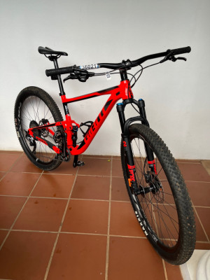 2018 Giant Anthem 29er (M) Dual Suspension Mountain Bikes