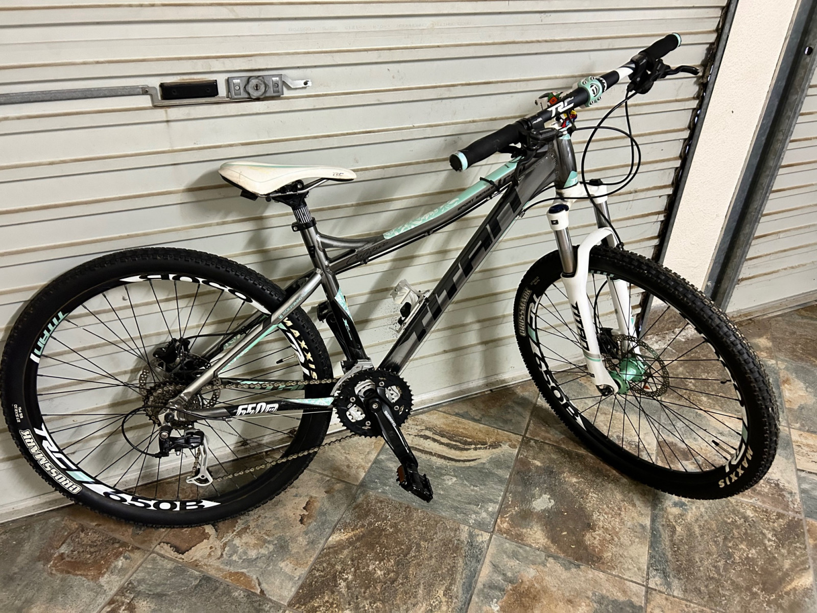 Titan Calypso Trail Sport Medium 650B Bike Hub