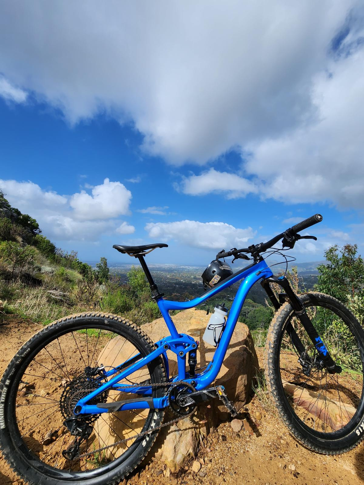 Giant Trance 2 2019 (L) Bike Hub