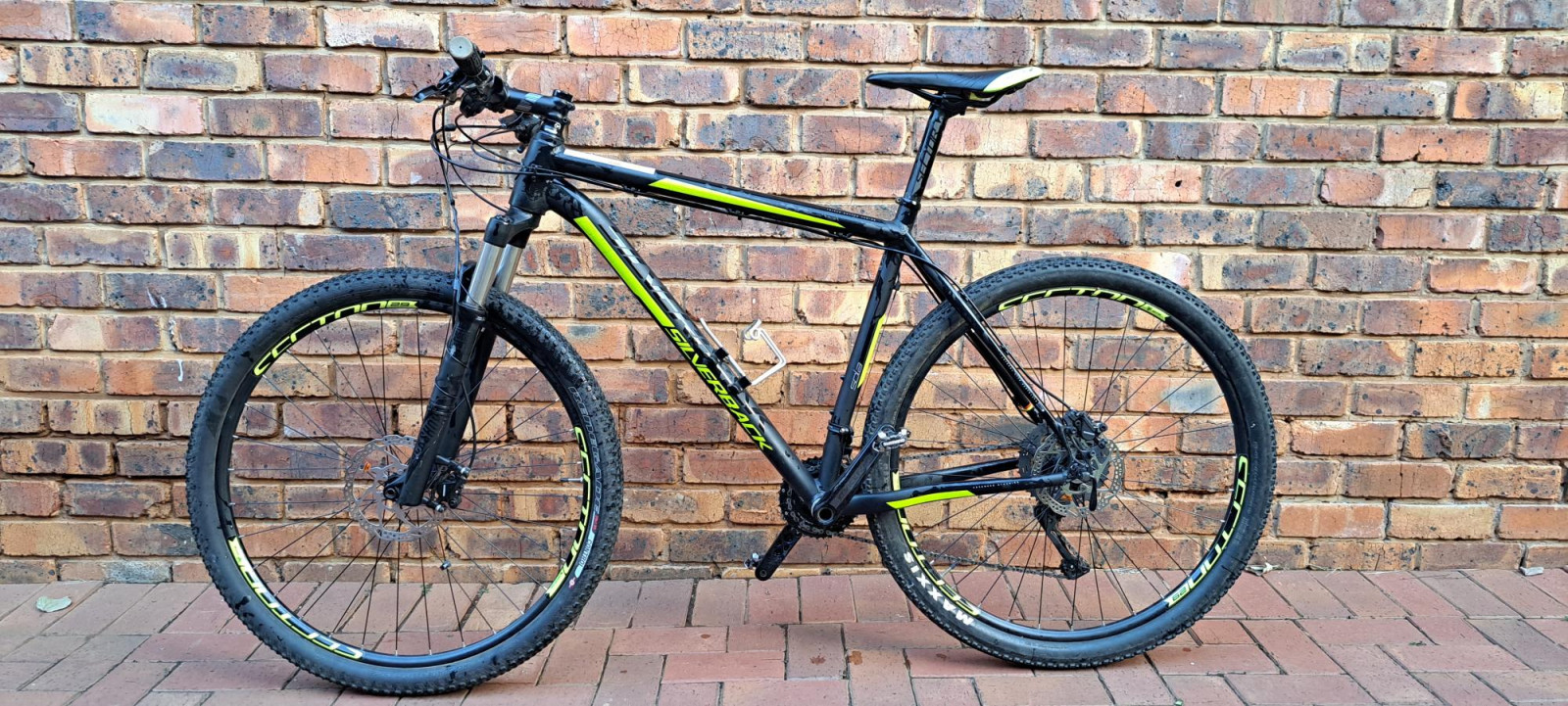 silverback sola 2 price