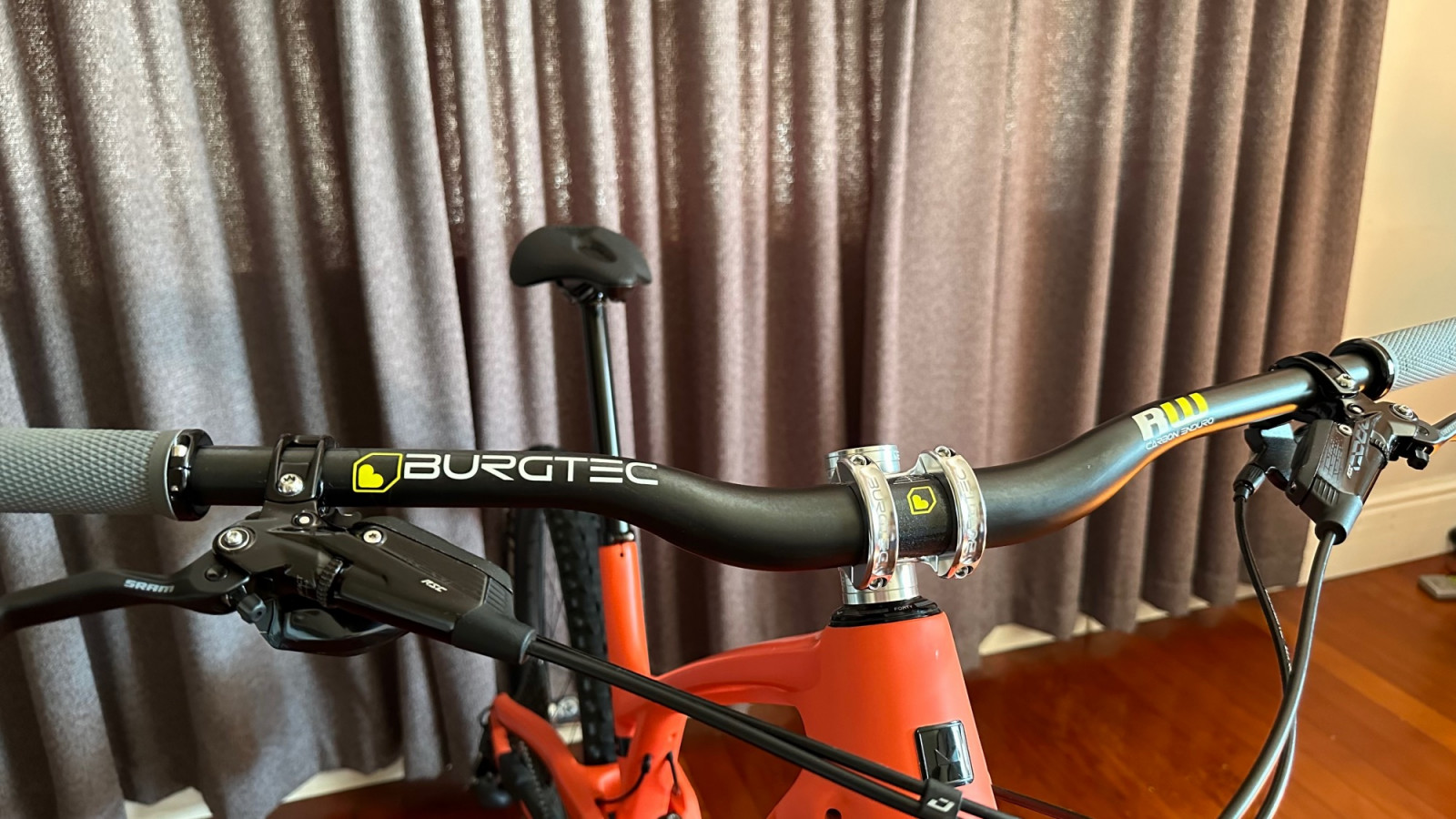 carbon handlebars and stem