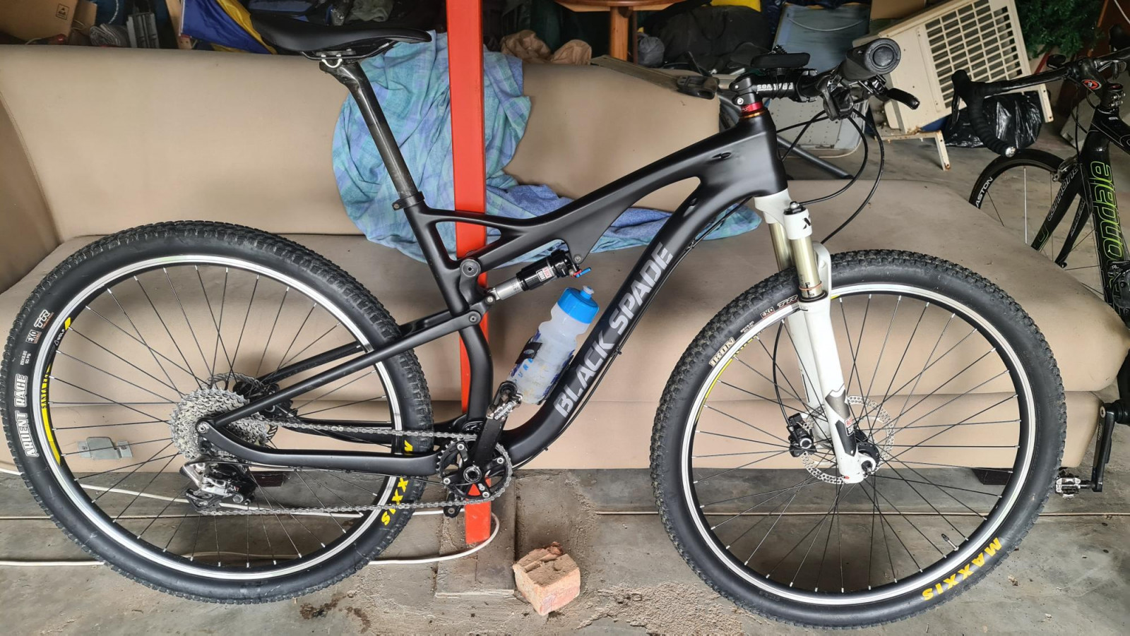 Black Spade Full Carbon, 1 x11 speed, Large | Dual Suspension