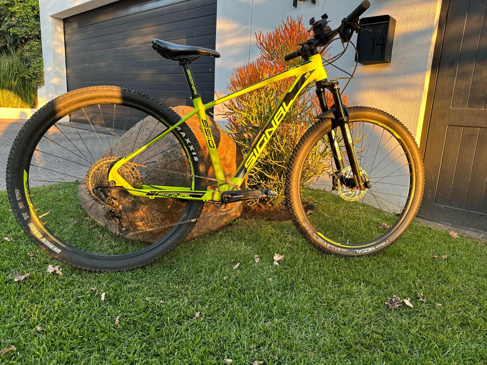 Signal S910 Bike Hub