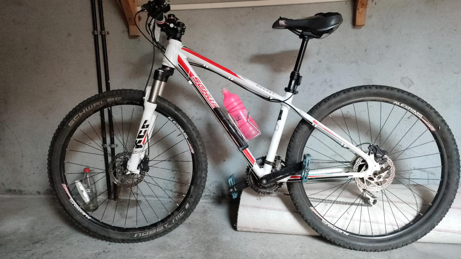 schwinn rocket 5 2020 women's mountain bike