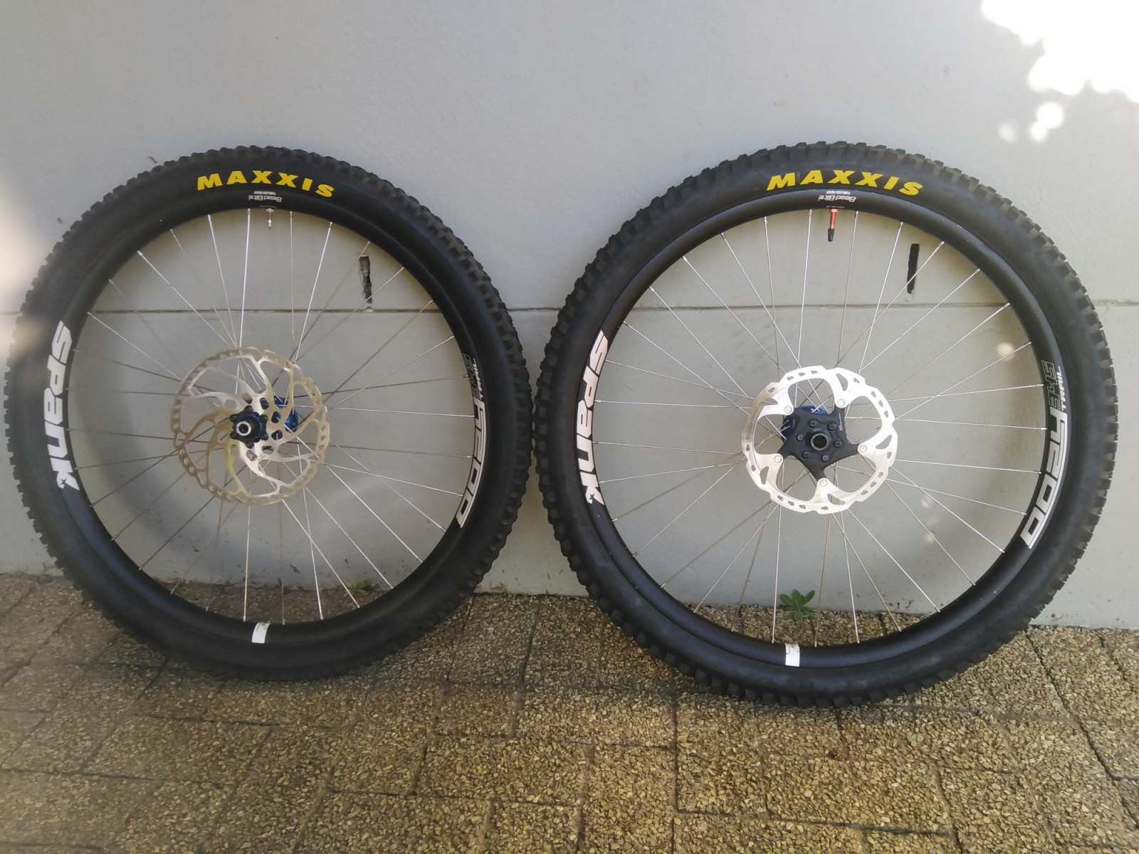 Spank Oozy Trail 345 Wheelset w/ Hope Pro hubs Mountain Bike