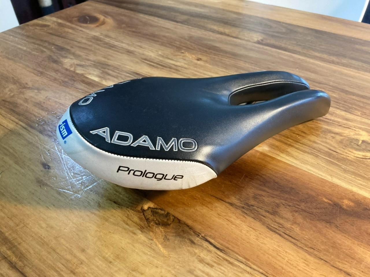 ISM Adamo Prologue Saddles Bike Hub