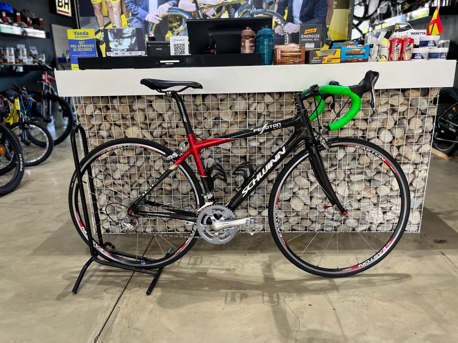 schwinn carbon road bike