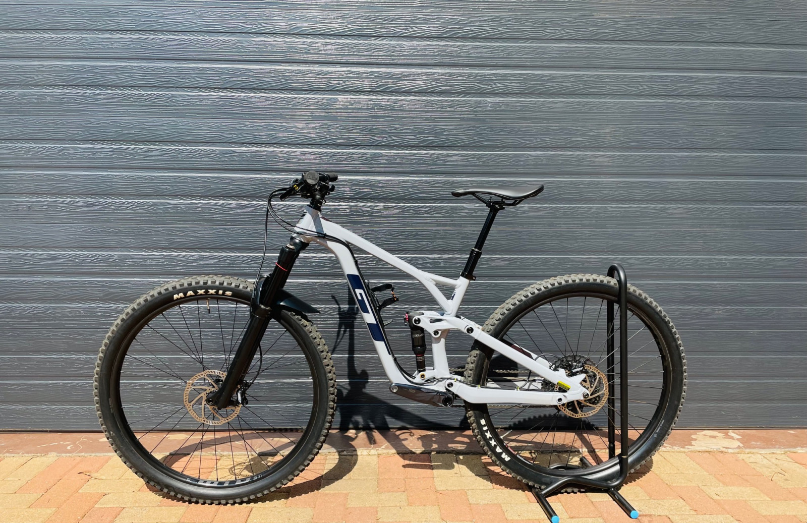 2021 GT SENSOR COMP Dual Suspension Mountain Bikes Bike Hub - Main Image