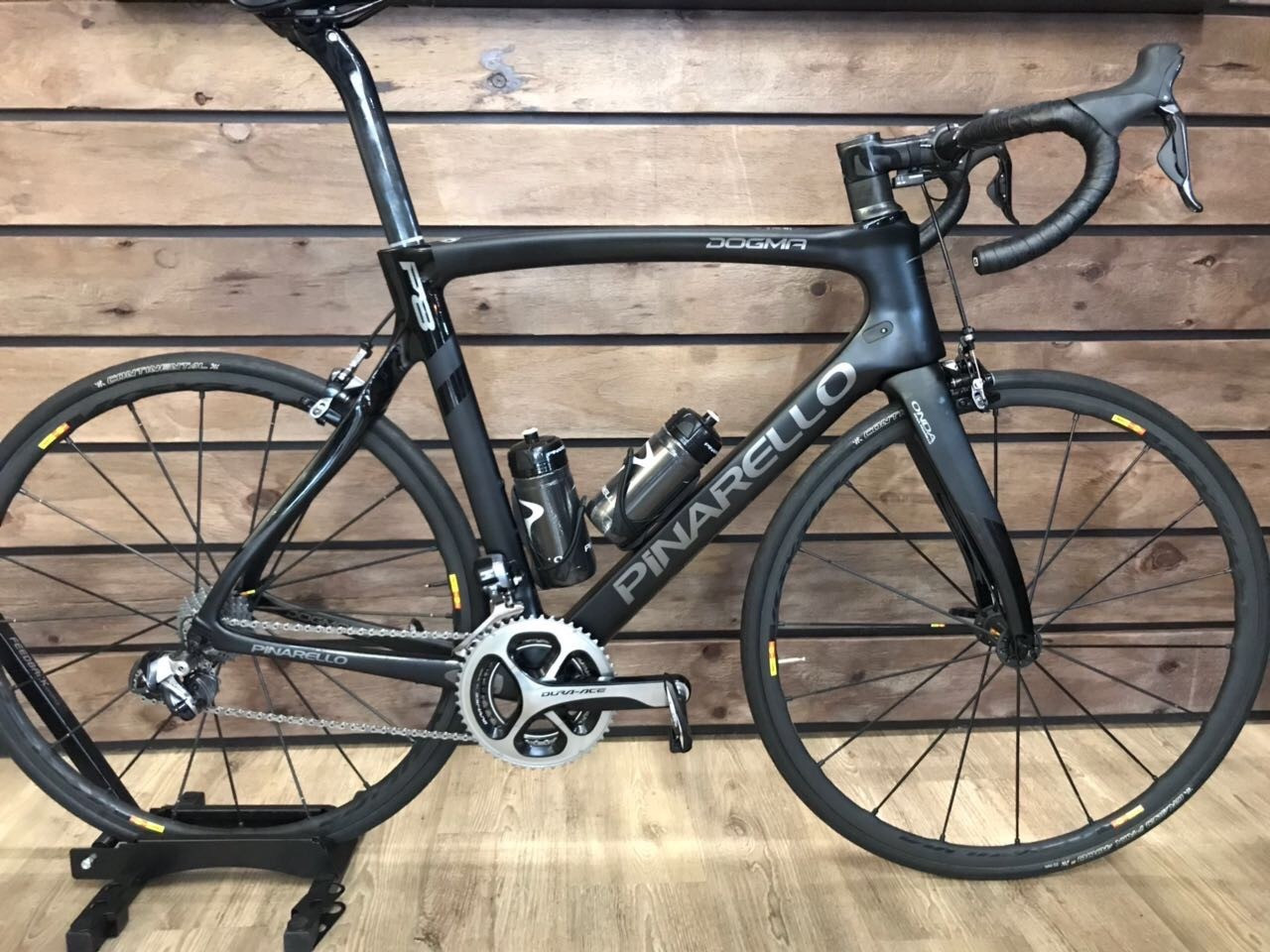 Pinarello Dogma F8 (mint condition) Bike Hub