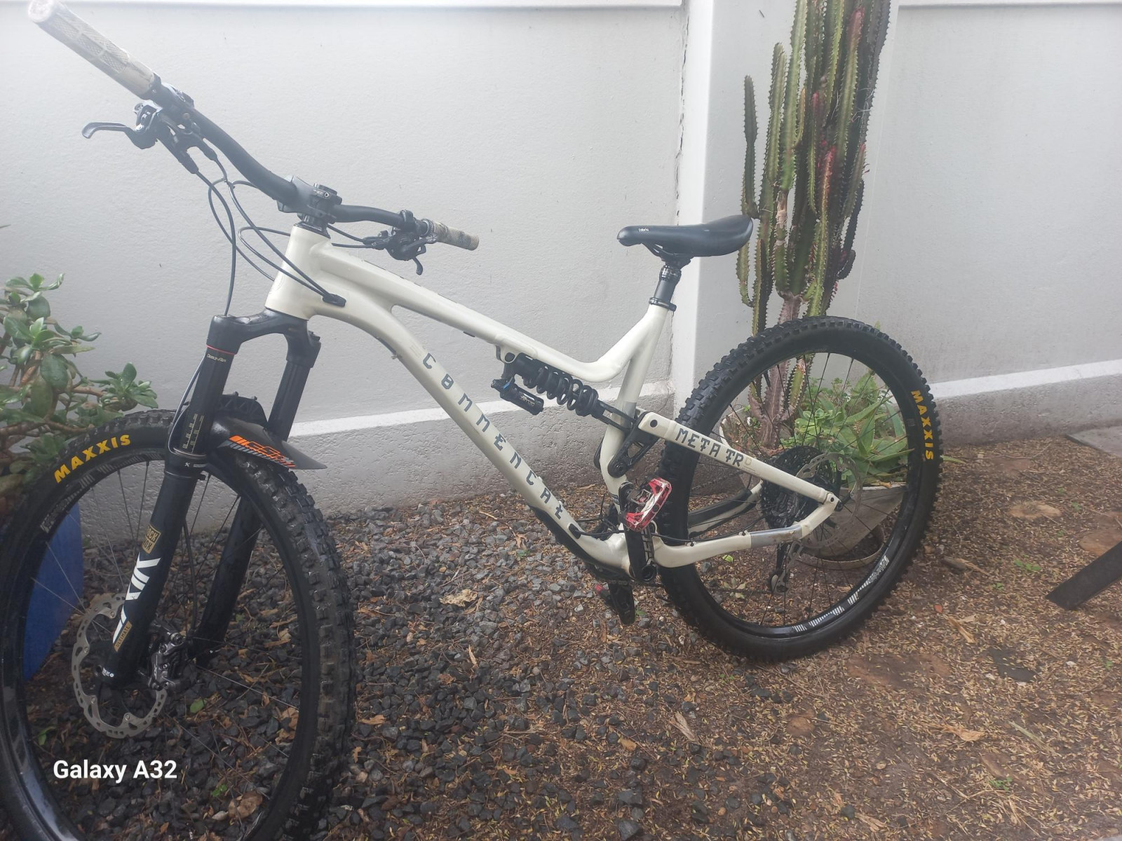 Commencal Meta TR 2020 Dual Suspension Mountain Bikes Bike Hub