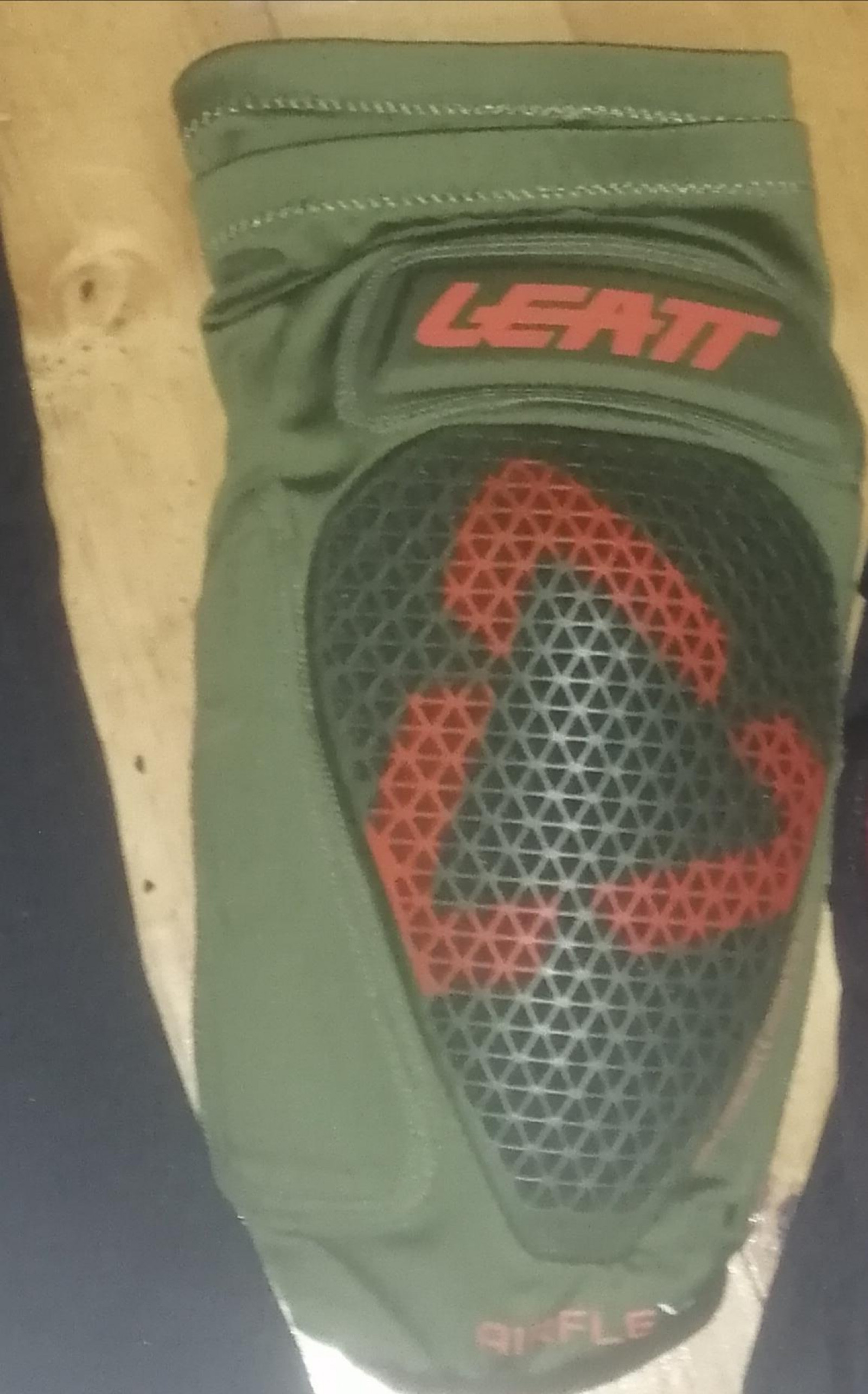 Leatt airflex knee pads large Protective Gear Bike Hub
