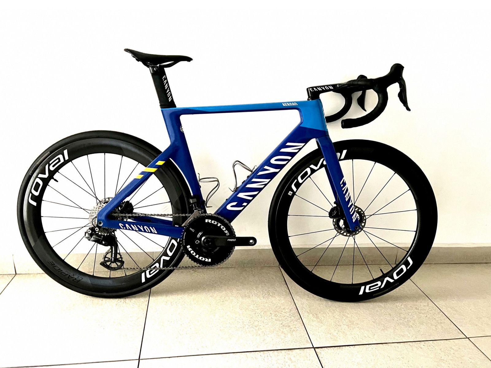 Canyon Aeroad CFR Disc | Road Bikes | Bike Hub