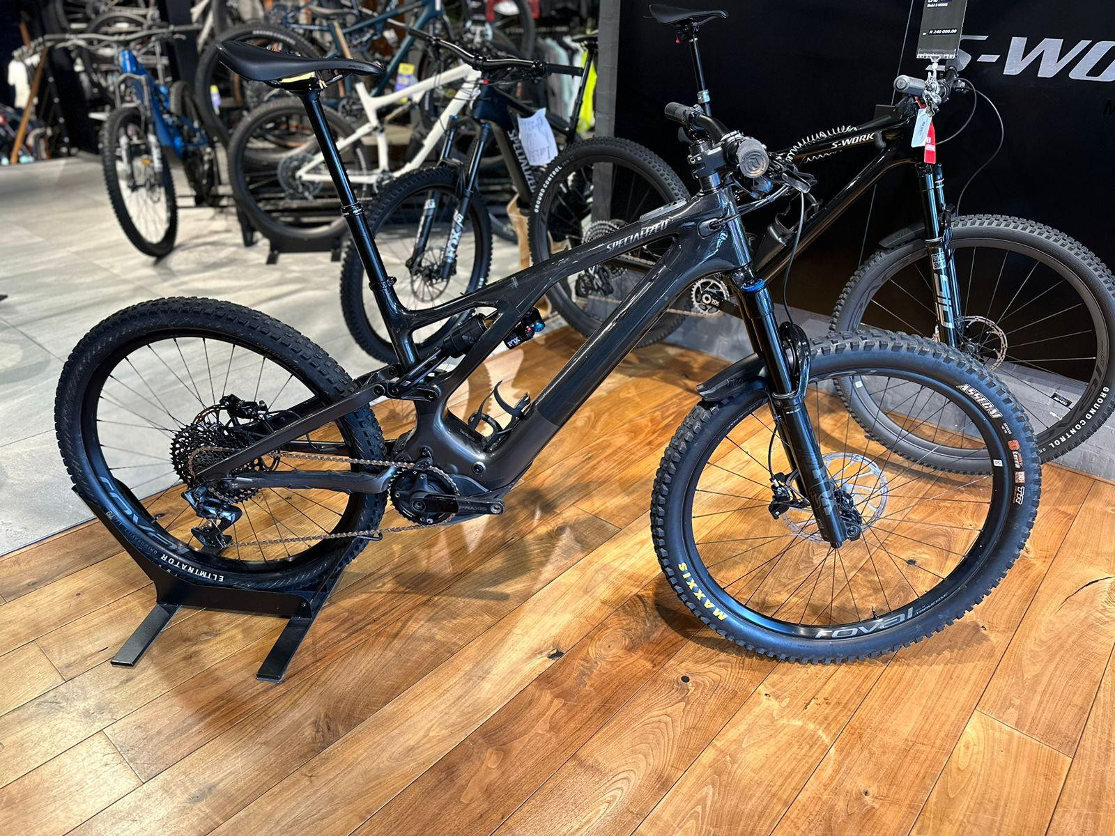Specialized Levo Expert Dual Suspension Mountain EBikes Bike Hub