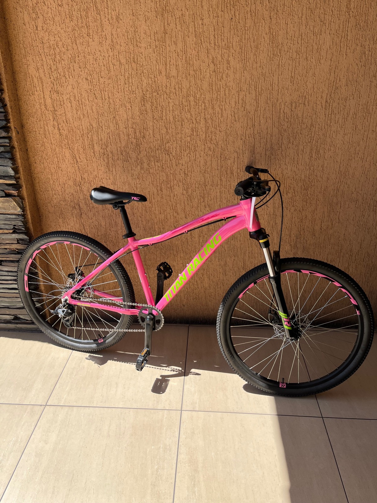 Titan Racing Calypso Player Hardtail Mountain Bikes Bike Hub