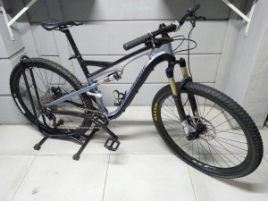 Specialized Camber Elite 29 Dual Suspension Mountain Bikes
