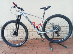 Signal S920 Medium Hardtail Mountain Bikes Bike Hub