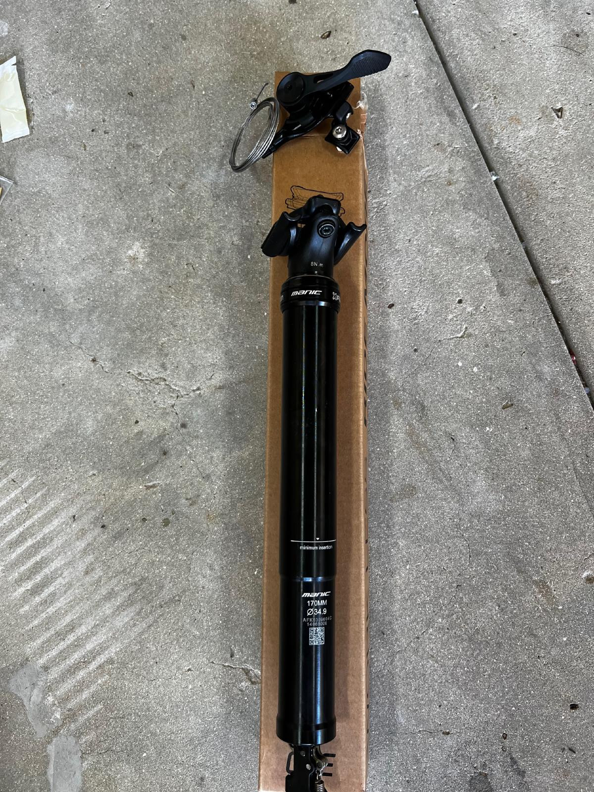 Manic XFusion Dropper Post with Remote Lever Dropper Seat Posts