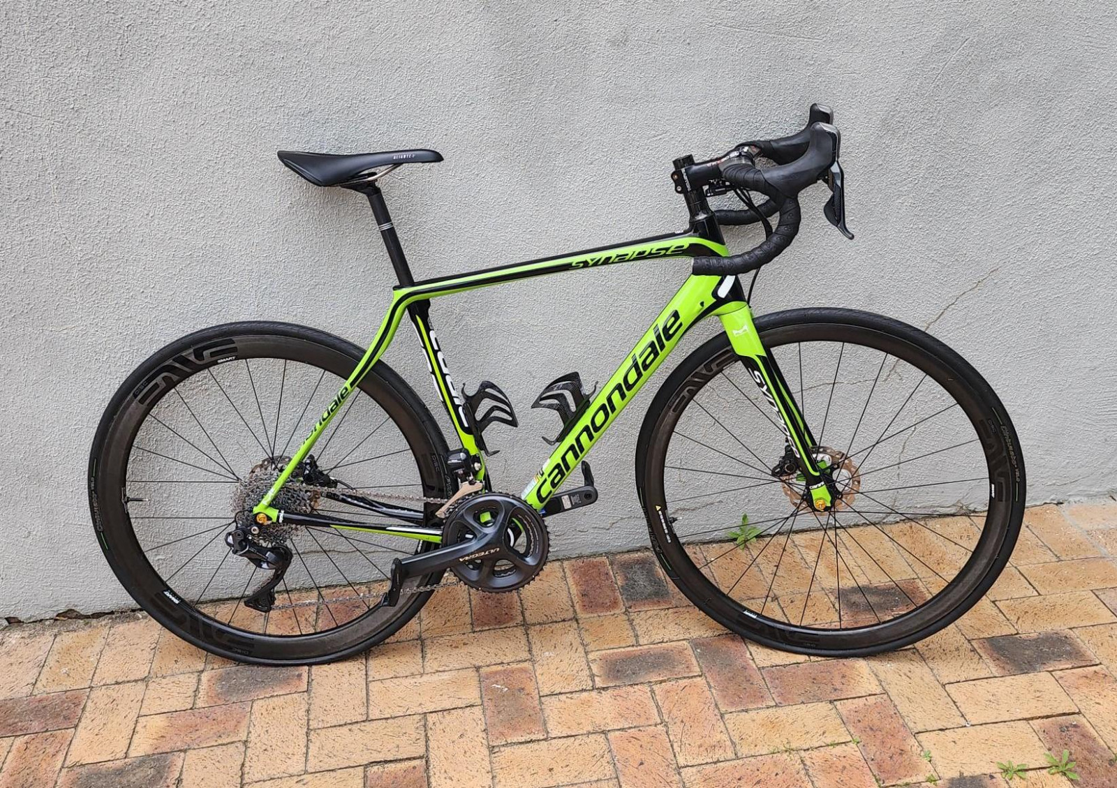 Cannondale Synapse 54cm Ultegra Di2 Disc Road Bikes Bike Hub
