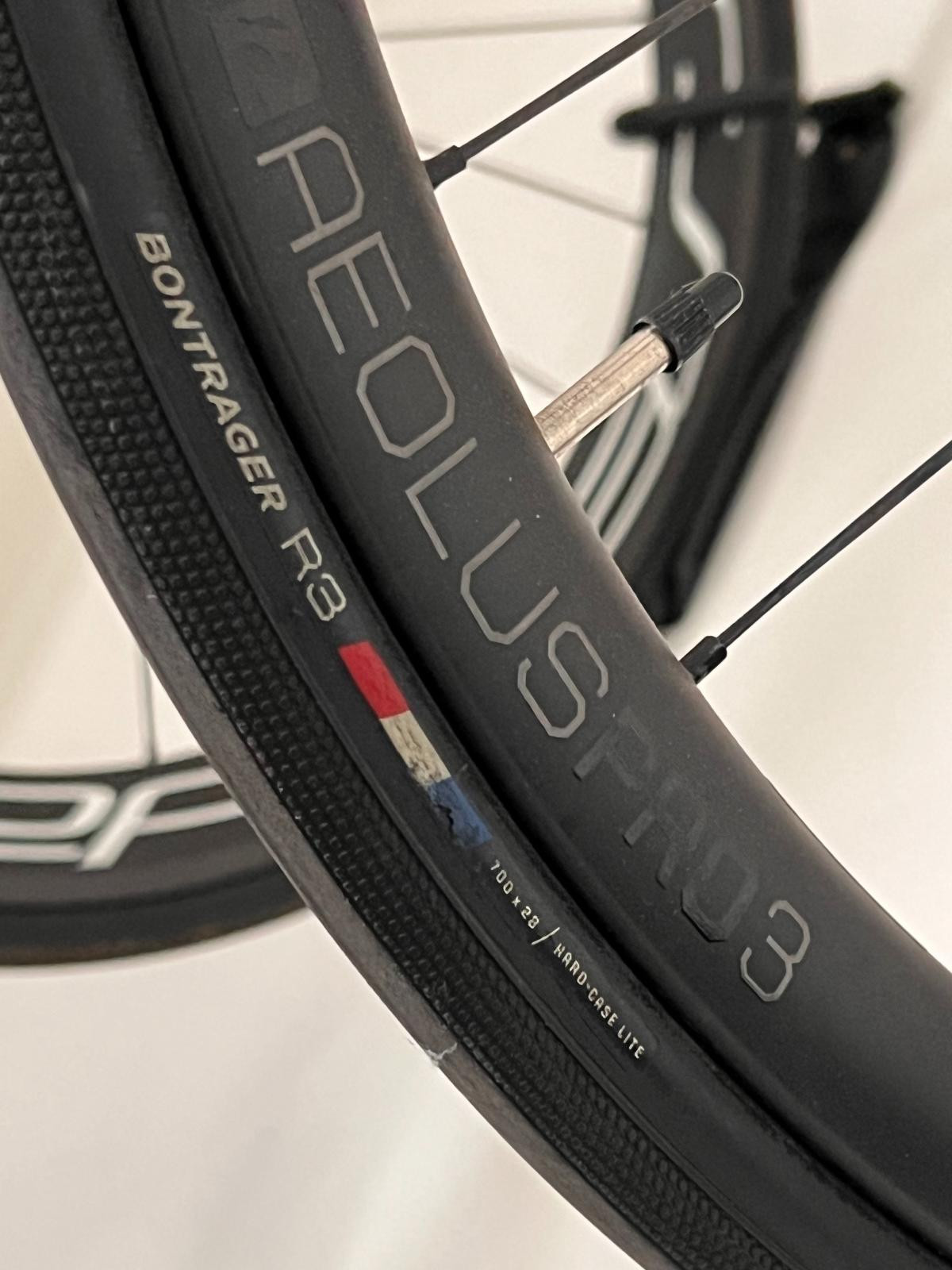 bontrager carbon road wheels