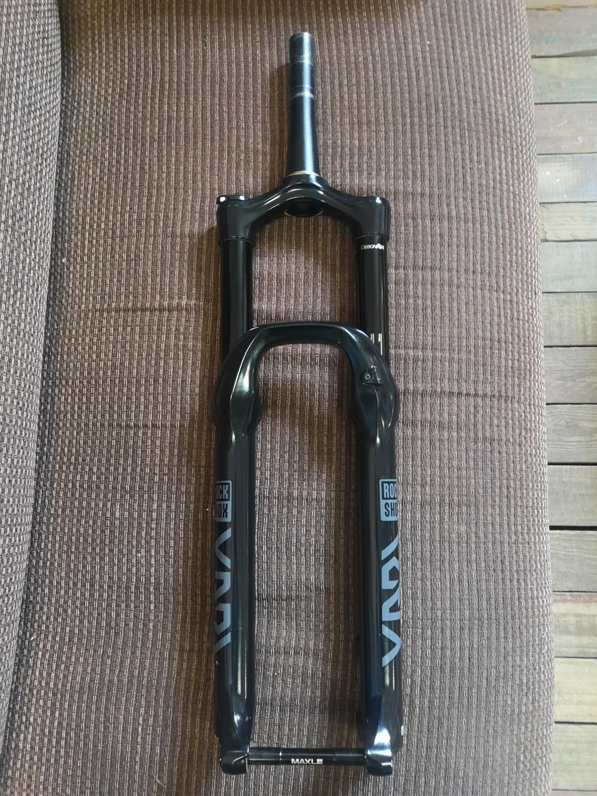 ROCKSHOCK YARI 170mm 29inブースト RockShox Yari RC 29 170mm 