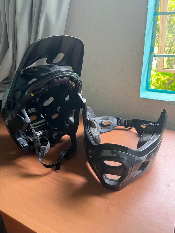 bell hub helmet