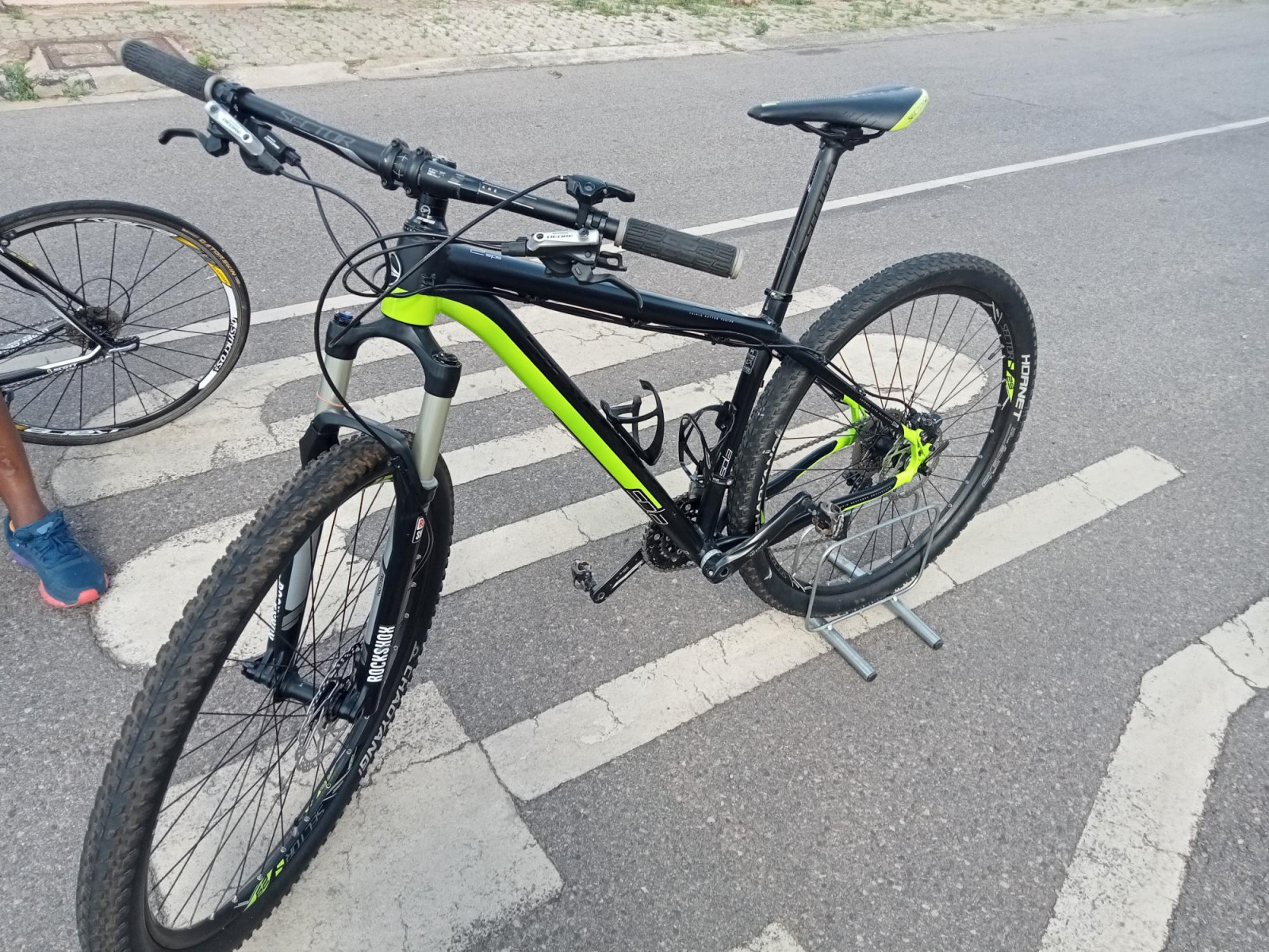 silverback sola 2 price