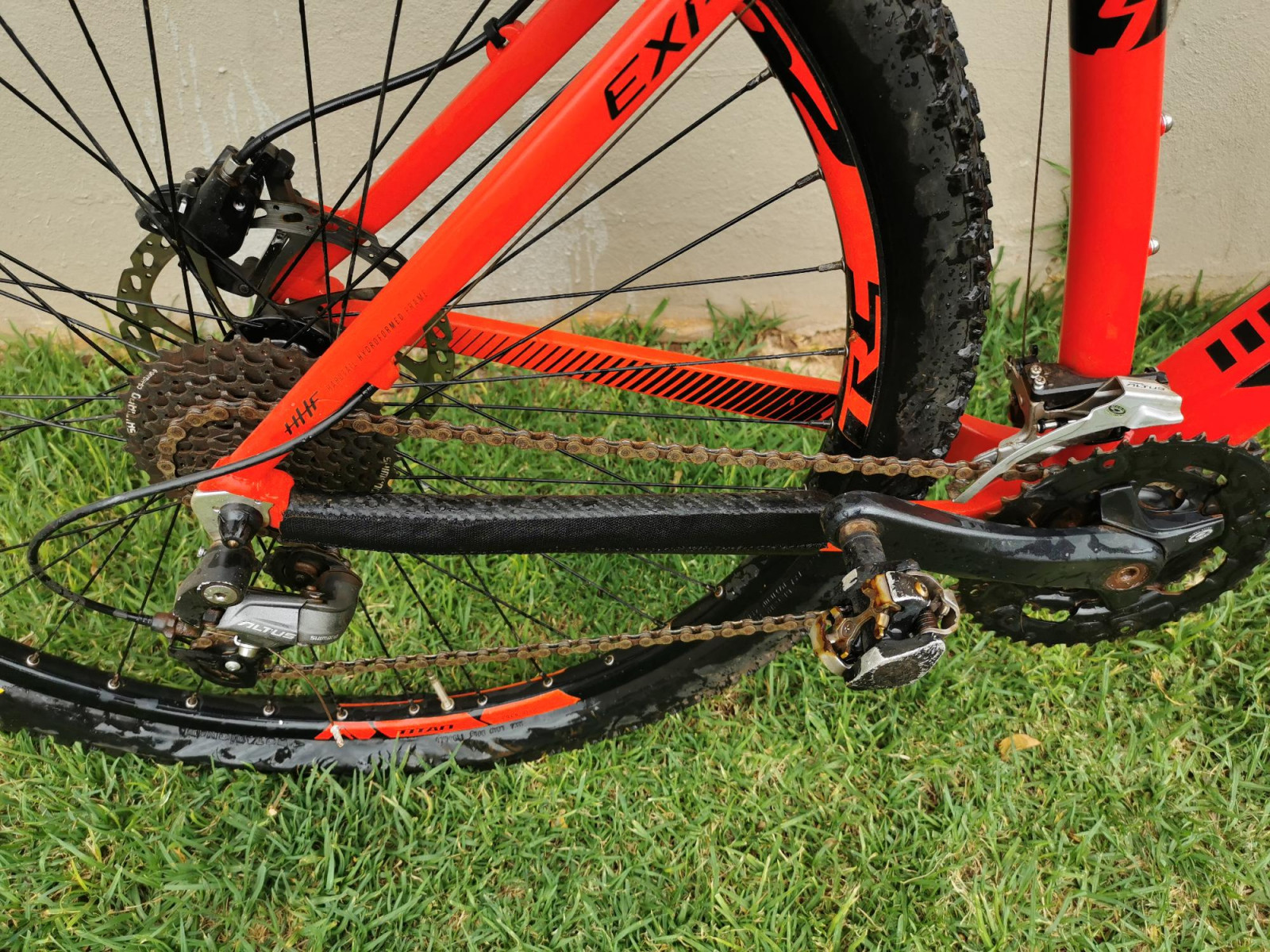 titan full suspension mountain bike
